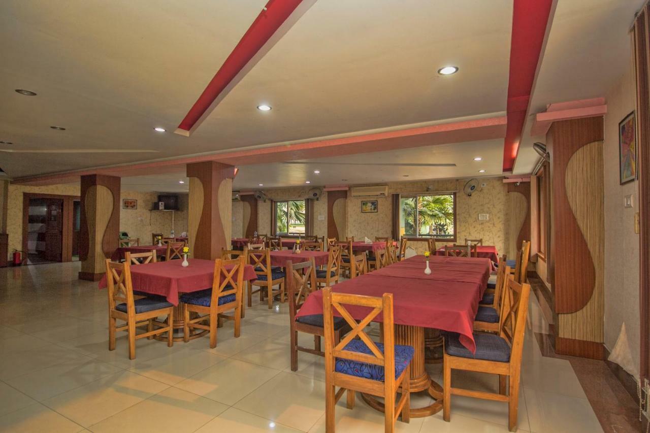 Hotel Nandanik Palace Fālākāta Esterno foto